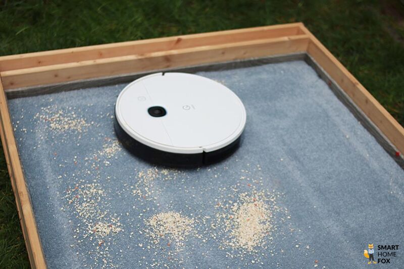 Yeedi Staubsauger-Roboter reinigt einen Teppich im Tests